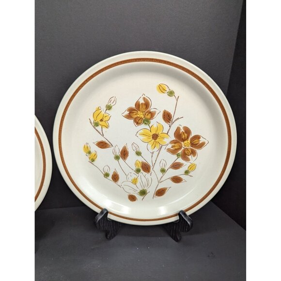 Camelot Stoneware Country Charm 10 3/4 Inch Dinner Plate Lot of 2 - Picture 3 of 7